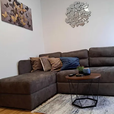 D&m Porodicni アパート *