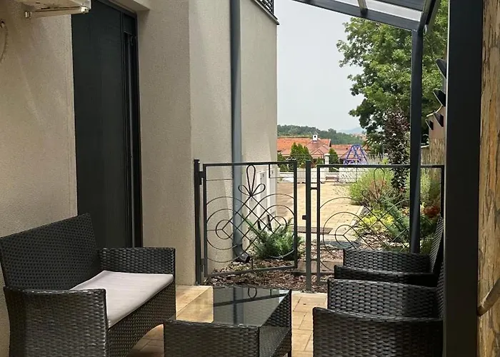 D&m Porodicni Апартаменты *